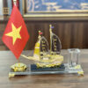 Khay cắm bút thuyền có cờ